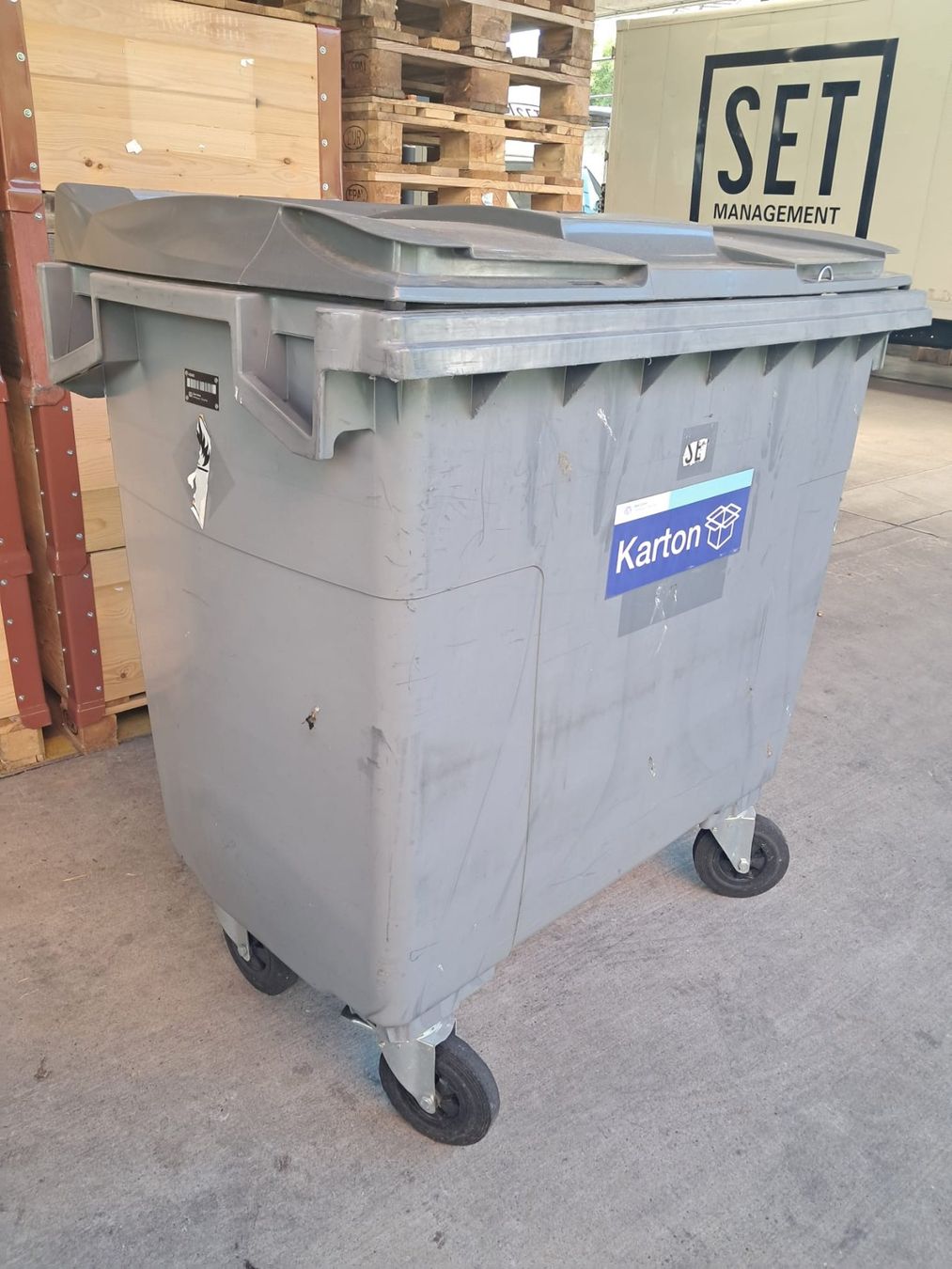 Altro per Ufficio & Commercio: Abfallcontainer 770L, Müllcontainer auf Rollen, Container – Usato da Zürich venduto da Lia107 1