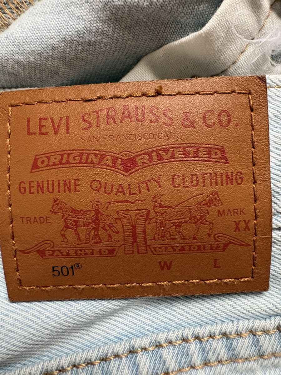 Levi's Jeans: Levi Strauss & Co hellblaue Jeans Shorts – Usato da Wädenswil venduto da ich654321 3
