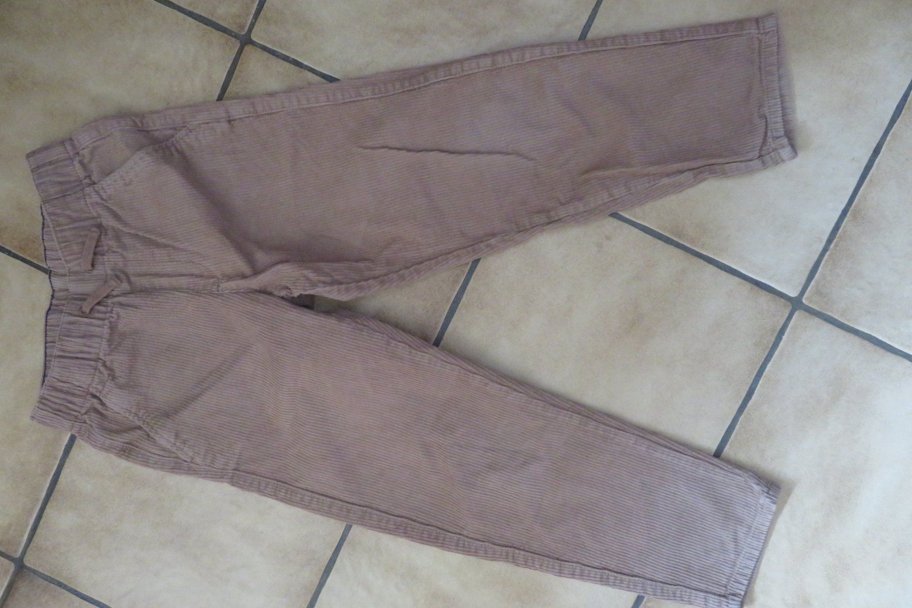H&M Pantaloni: H&M Cordhose in Gr. 134 – Usato da Steckborn venduto da Bibendum02