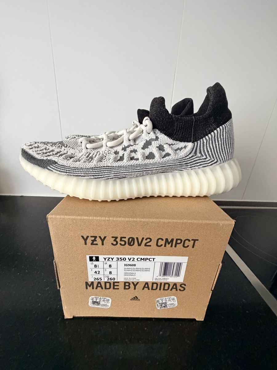 Adidas Herrenschuhe: Adidas Yeezy 350 V2 CMPCT Slate Panda - Size 42 – Gebraucht aus Langenthal von SBKK98