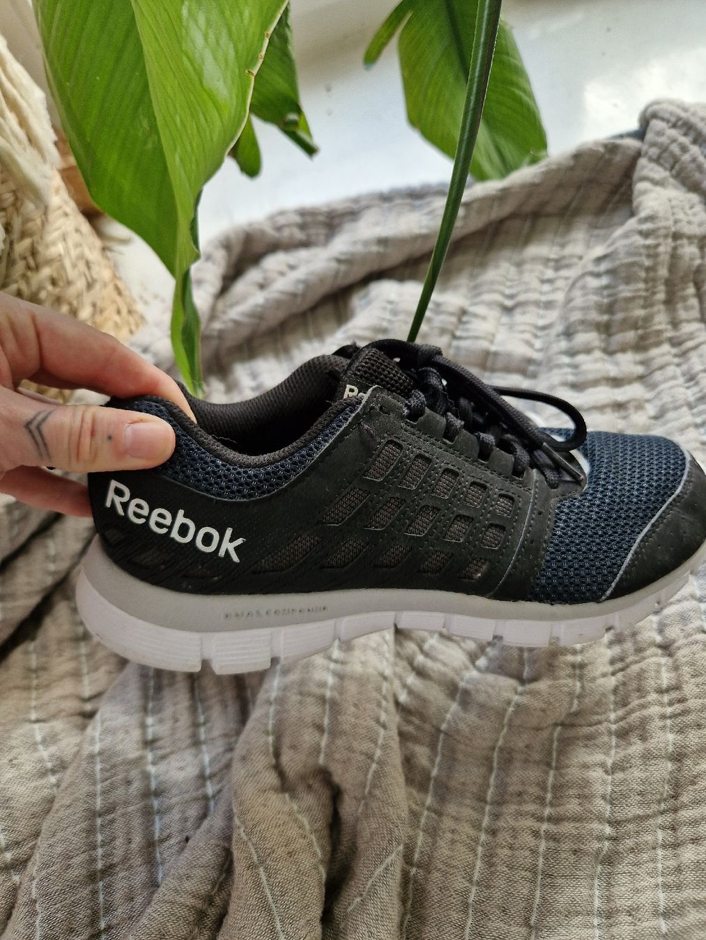 Reebok Damenschuhe: Reebok Sneaker, Grösse 36, Schwarz/Grau – Gebraucht aus Lachen SZ von janapolar 1