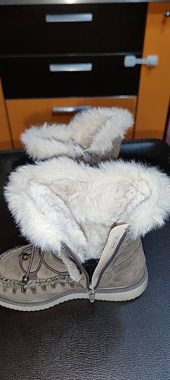 Scarpe per ragazze: Stivaletti bambina – Usato da Locarno venduto da lan_jf9k 2