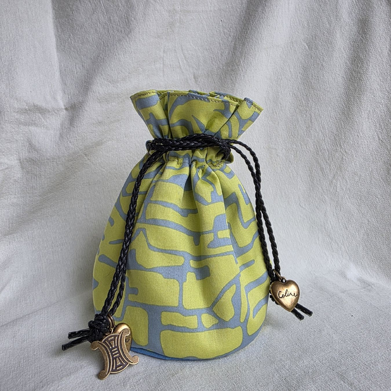 Celine Foulard & Sciarpe: Céline Tuch, Kosmetiktasche/Handtasche – Nuovo e nell'imballaggio originale da Zürich venduto da LIMAR 2