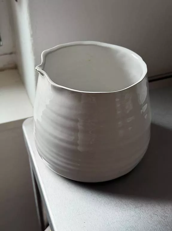 Vasen & Gefässe: White ceramic vase – Gebraucht aus Zürich von emi_j76q