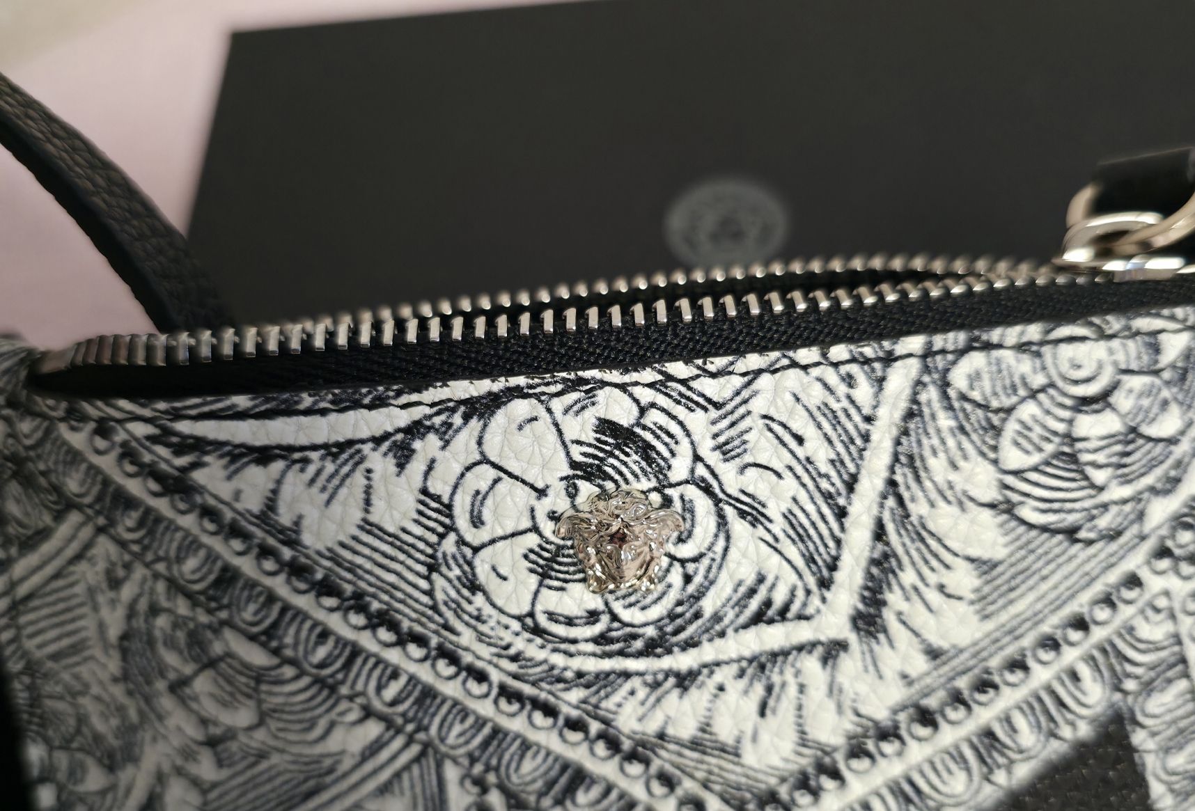 Versace Schlüsselanhänger & - bänder: Versace Schlüsselanhänger Tasche Neu – Neu und originalverpackt aus Amriswil von newschweiz 2