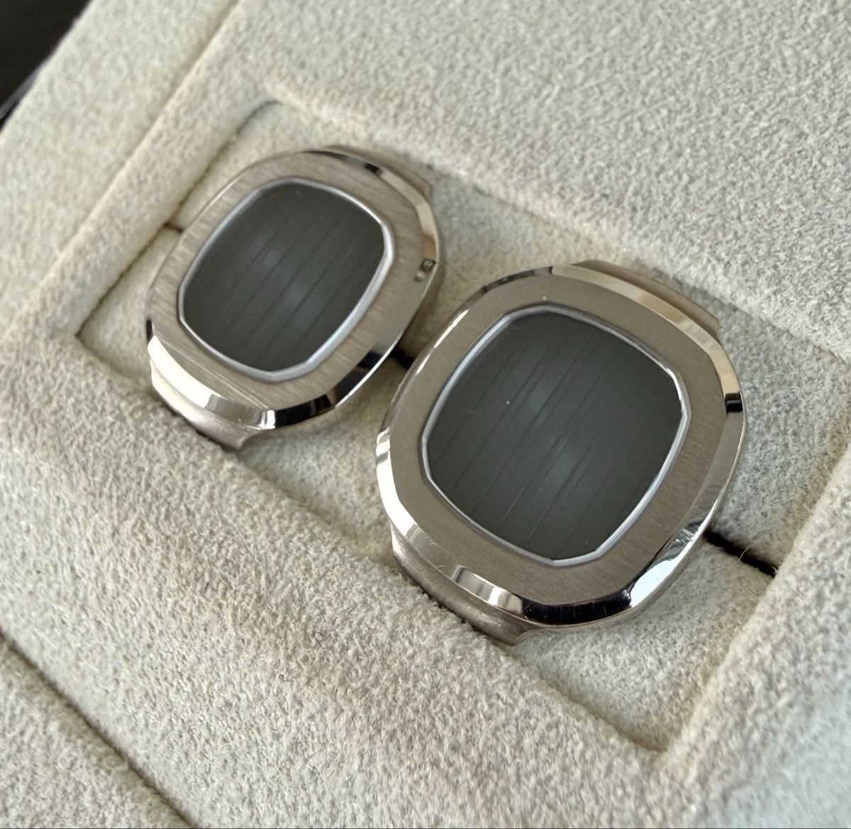 Patek Philippe Orologi: Patek Philippe Nautilus Manschettenknöpfe – Nuovo (secondo la descrizione) da Glattbrugg venduto da aquanautilus 5
