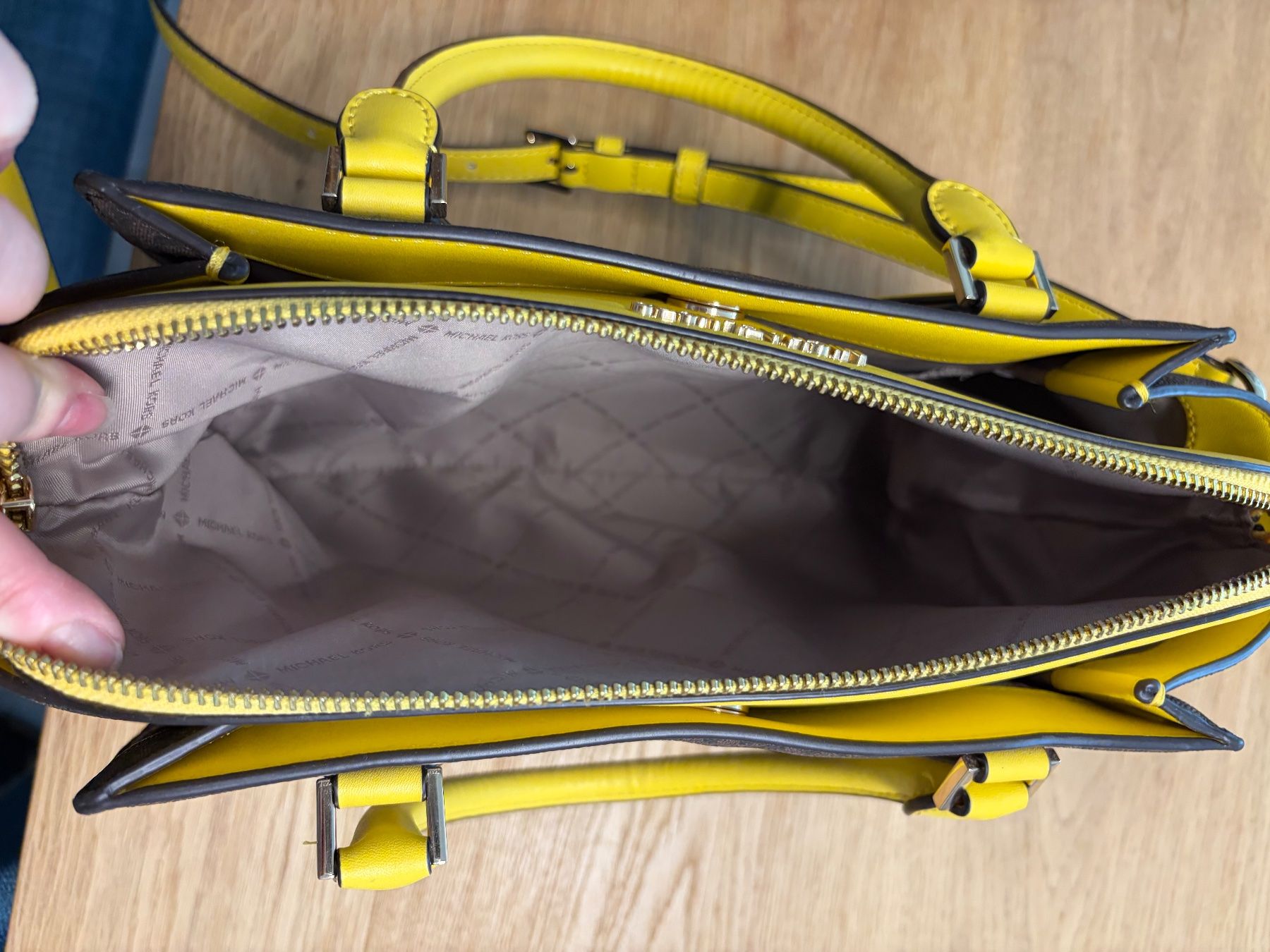 Michael Kors Borse da donna: Michael Kors - Hope Medium Messenger Bag – Usato da Triesen venduto da anschi1986 2