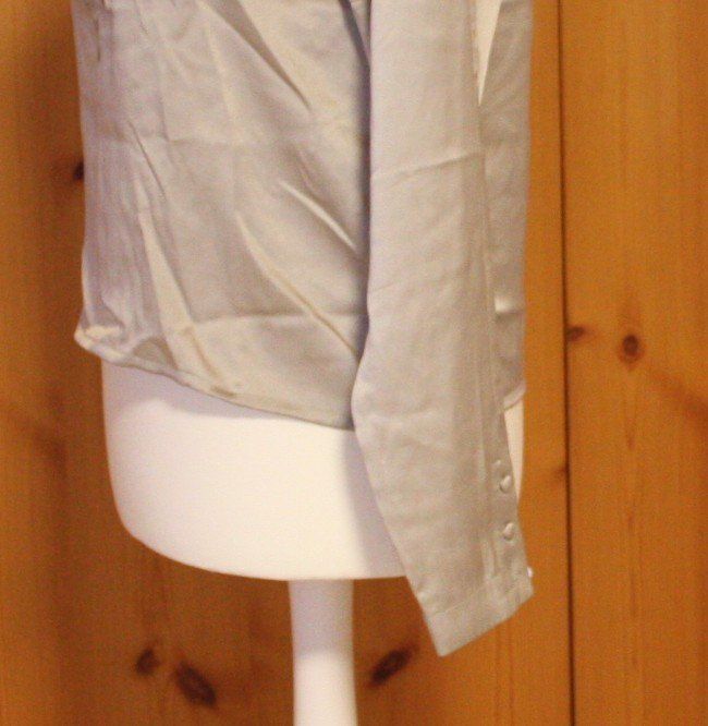 Camicette: Bluse ADVANCE Seide grau/silber Gr. M – Usato da Flüelen venduto da Diversicum-Vintage 5