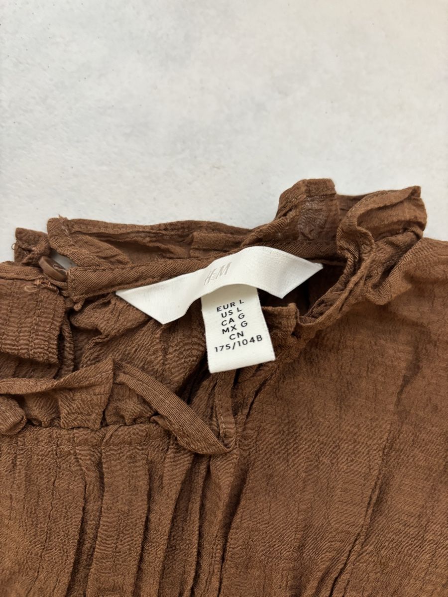 H&M Blusen: H&M Bluse braun mit Rüschen – Neu (gemäss Beschreibung) aus Kirchberg BE von LiiLaaLuu_98 1