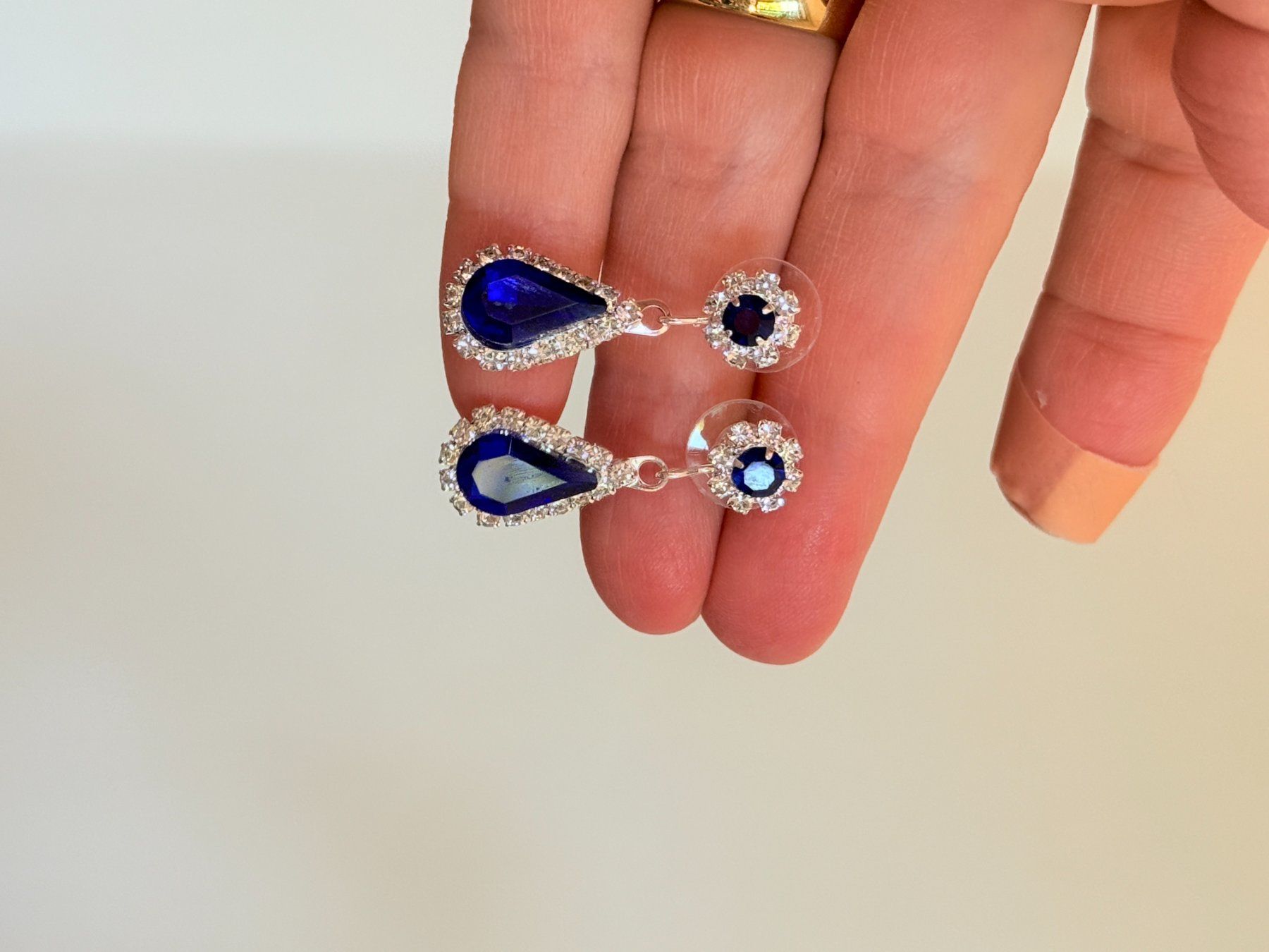 Altri gioielli: LOT Collier élégant avec pendentif bleu – Nuovo e nell'imballaggio originale da Genève venduto da AGBERG 9