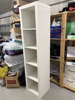 Weisses IKEA Büroregal