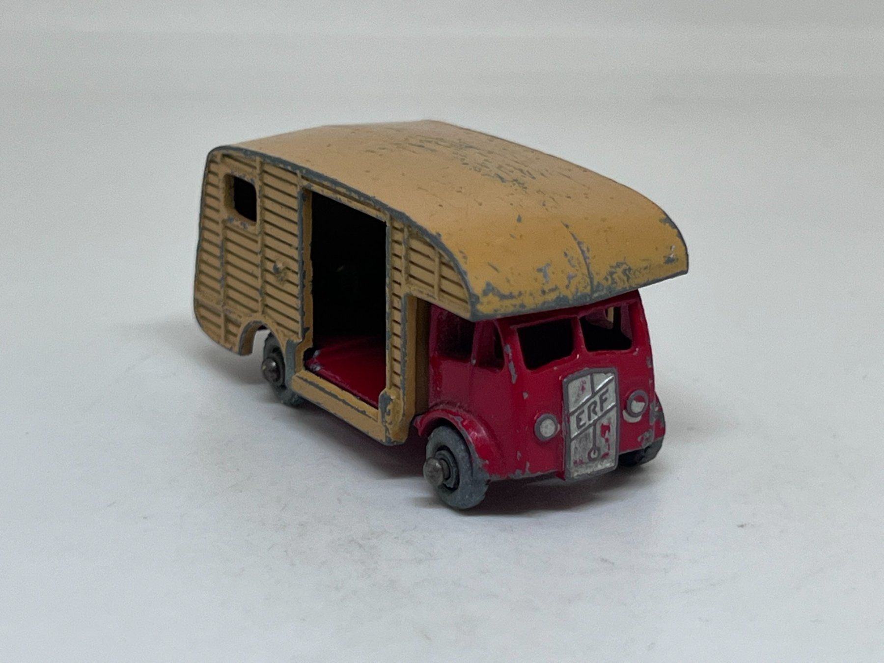 Matchbox Modellini d'auto: Matchbox Marshall Horse Box Mk7 #577 – Usato da Wildegg venduto da LaaBoutique