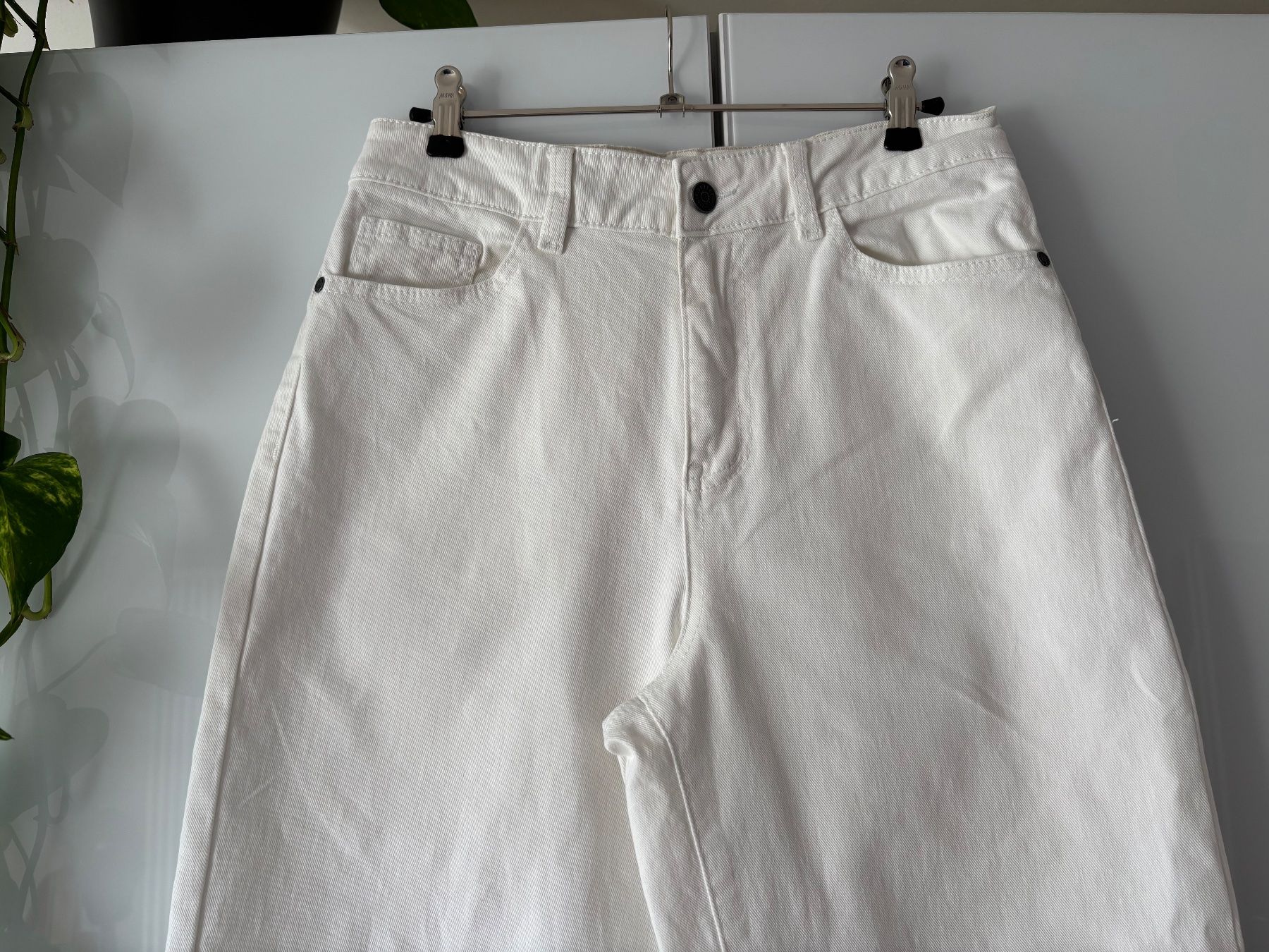 Jeans: OBJECT weisse Jeans Gr. M – Usato da Zürich venduto da missmodernage 1