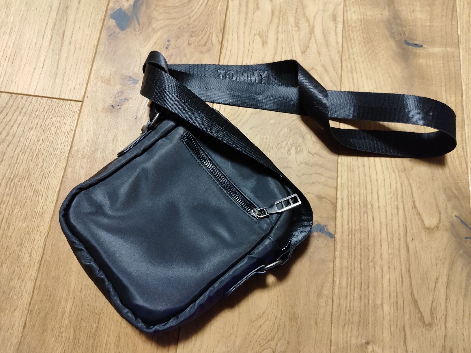 Borse: Tommy Reporter Bag - Black - Stylish & Compact – Nuovo (secondo la descrizione) da Mülligen venduto da vagos85 1