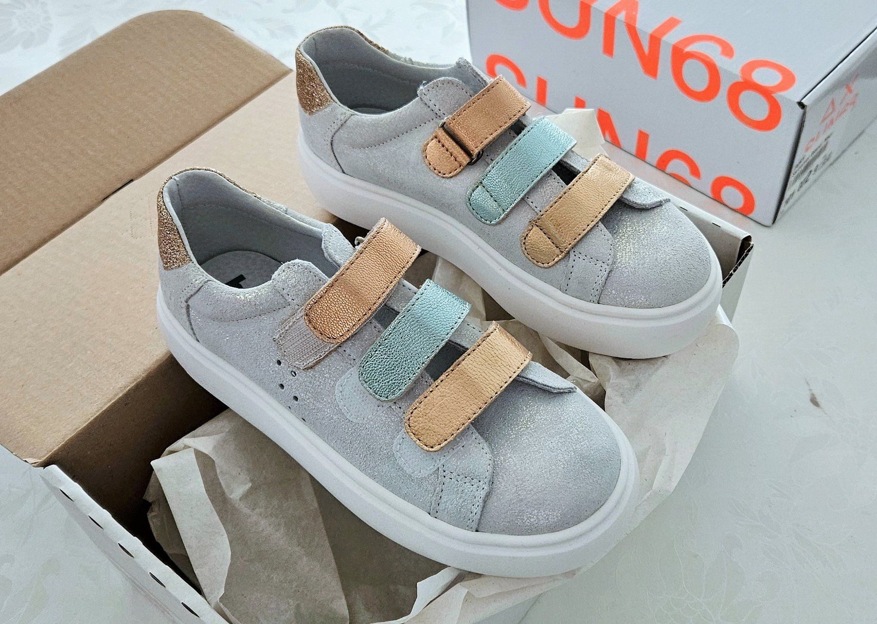 Scarpe per ragazzi: Sneakers  enfants CUIR Neuf – Nuovo e nell'imballaggio originale da Bex venduto da Villy_Wolf