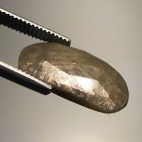 toller Saphir Korund, 12.8 Karat, hexagonale Muster