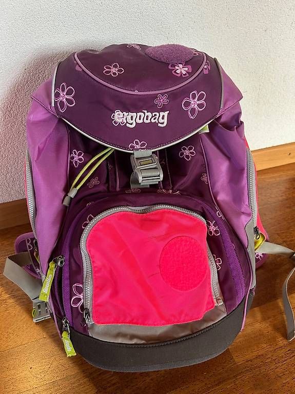 Sacs & sacs à dos: Ergobag mit leuchtenden Rück- & Seitenzusatz – D'occasion à Roggwil TG par 77Michael 1