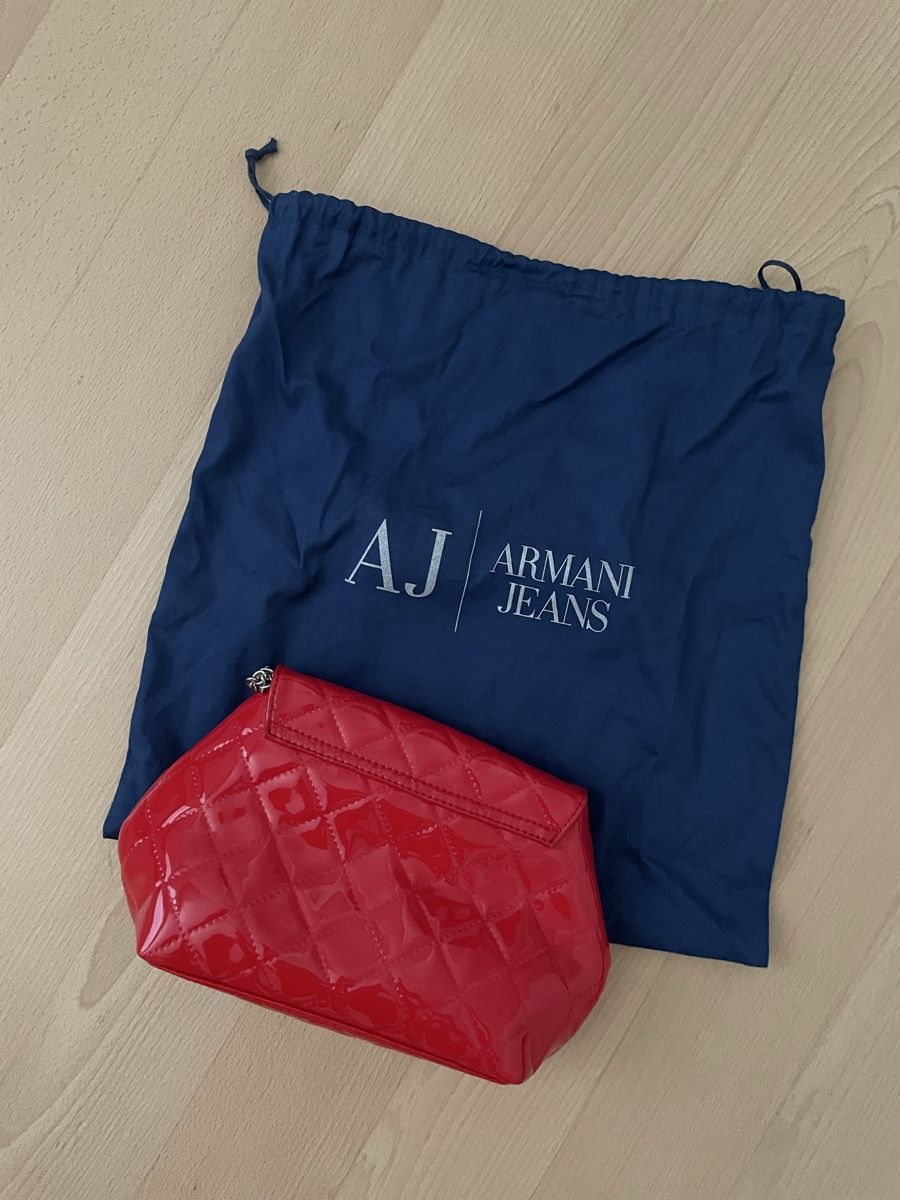 Armani Borse da donna: Armani Jeans Tasche, rot, neuwertig mit Staubbeutel. – Usato da Bonstetten venduto da Aleksa75 6
