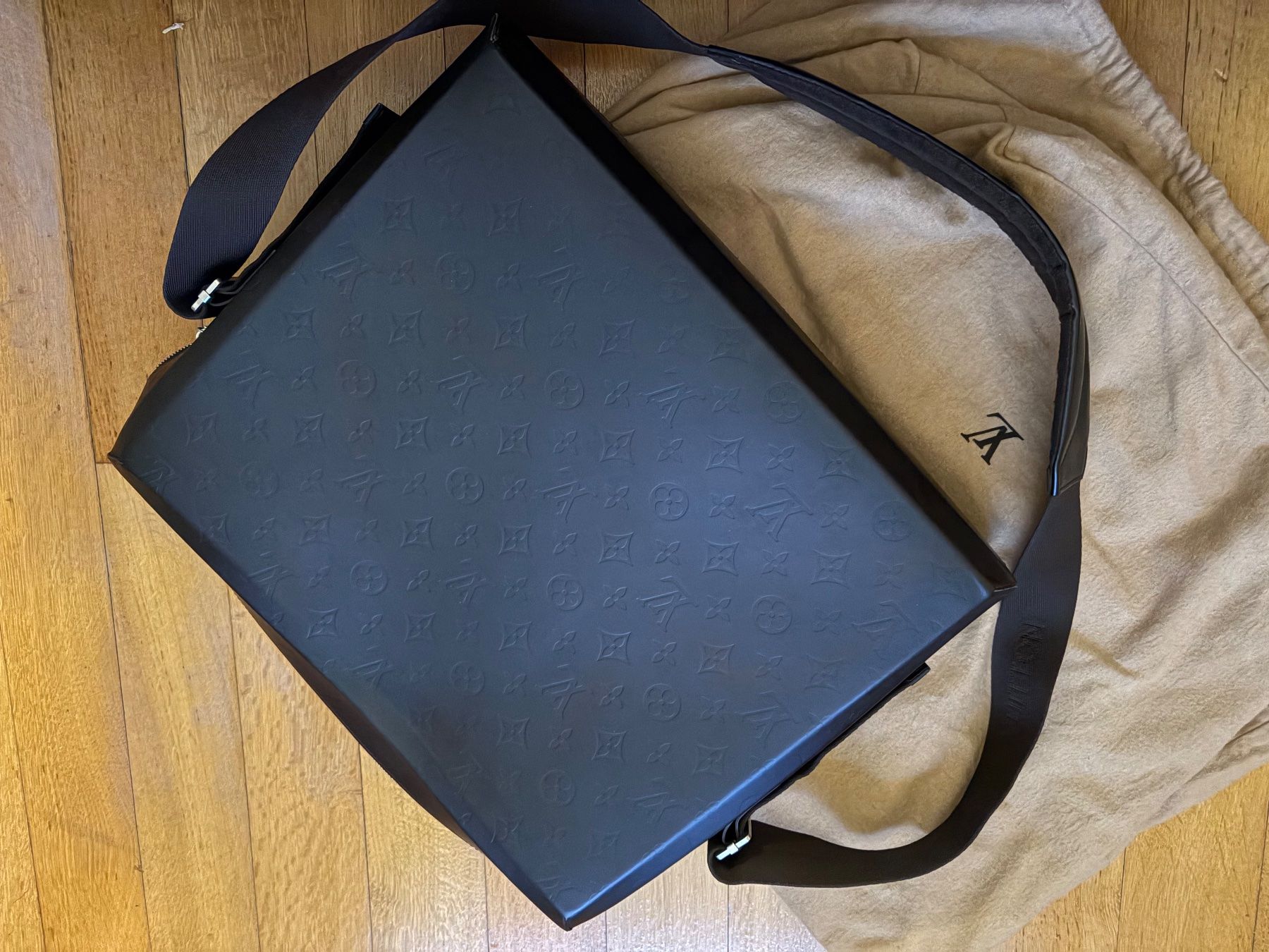 Louis Vuitton Borse: Louis Vuitton Herrentasche Monogram Glace schokobraun – Nuovo (secondo la descrizione) da Basel venduto da v3t_z9gg 1