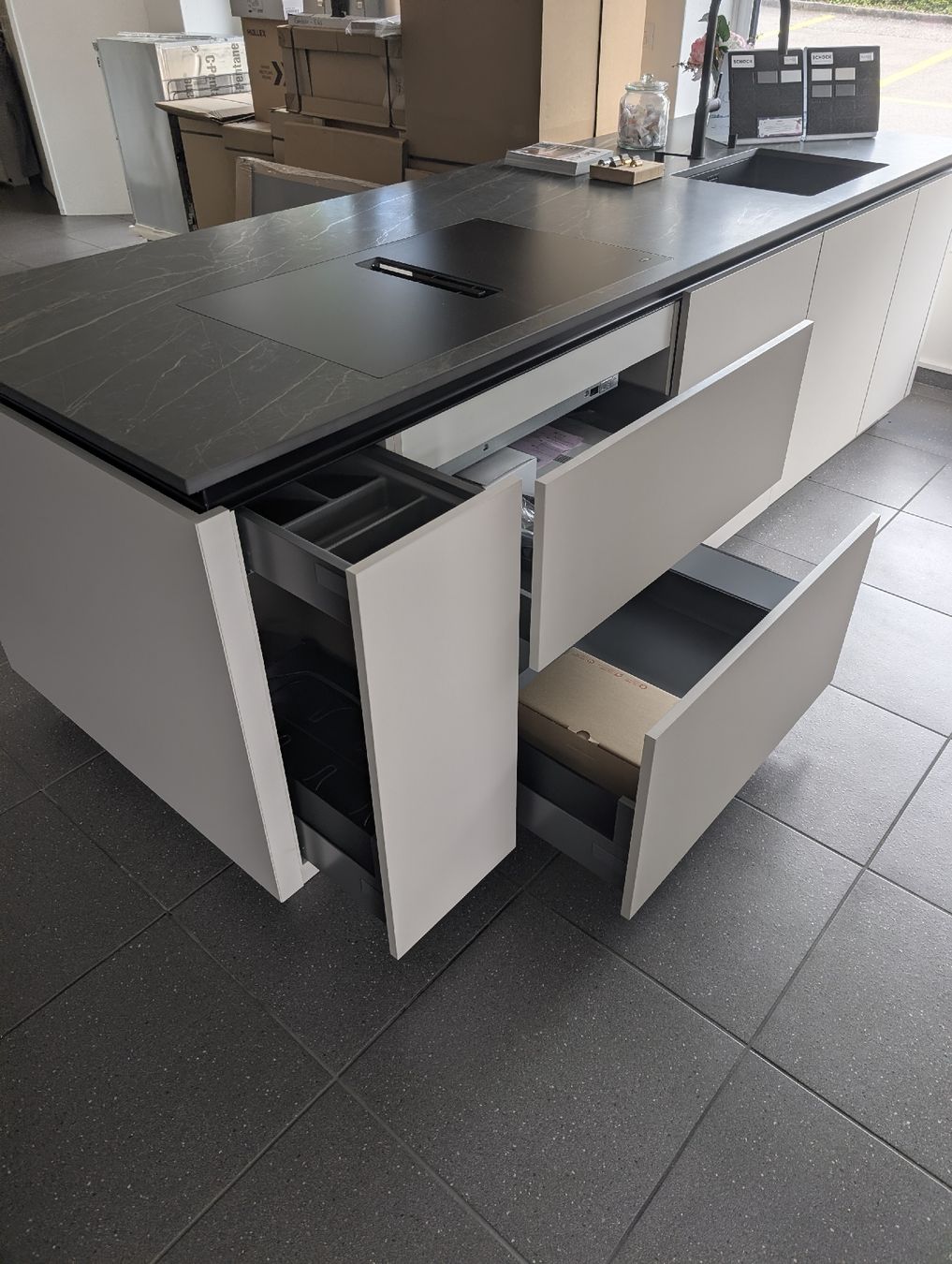 Cucine complete: Ausstellungsküche  – Nuovo (secondo la descrizione) da Oetwil am See venduto da kueche8618 7