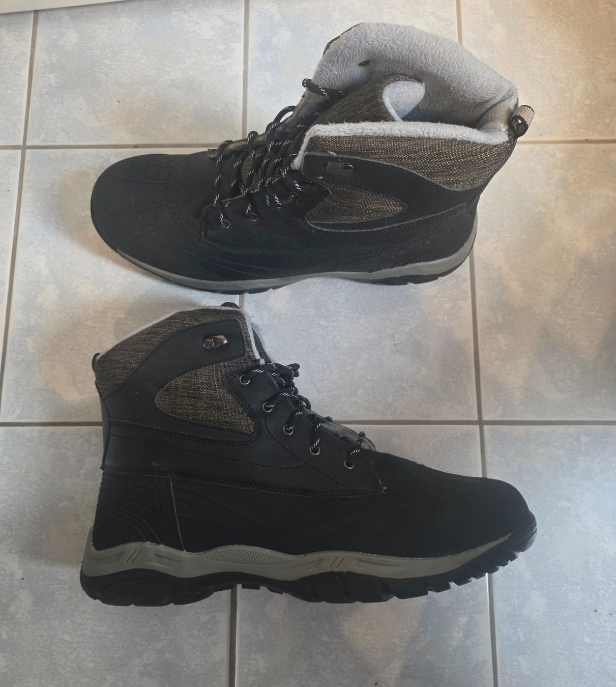 Scarpe da uomo: Chaussures Botinnes - Fourrées - Taille 45 – Nuovo e nell'imballaggio originale da Jouxtens-Mézery venduto da ger_hpd5