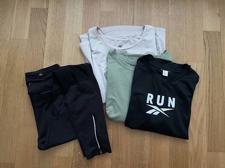 Sportshirts und Leggins S