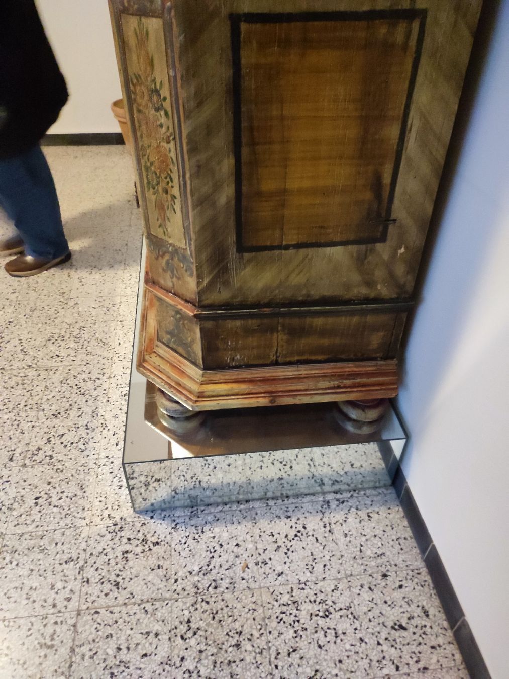 Armadi: Antico armadio decorato – Usato da Ascona venduto da Artik3 7