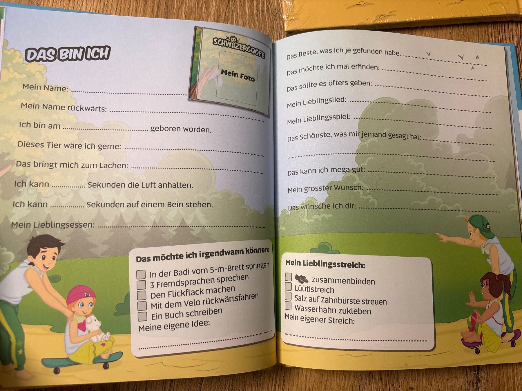 Libri: Hello Family Freundebuch – Nuovo (secondo la descrizione) da Bülach venduto da ter_6jf8 2