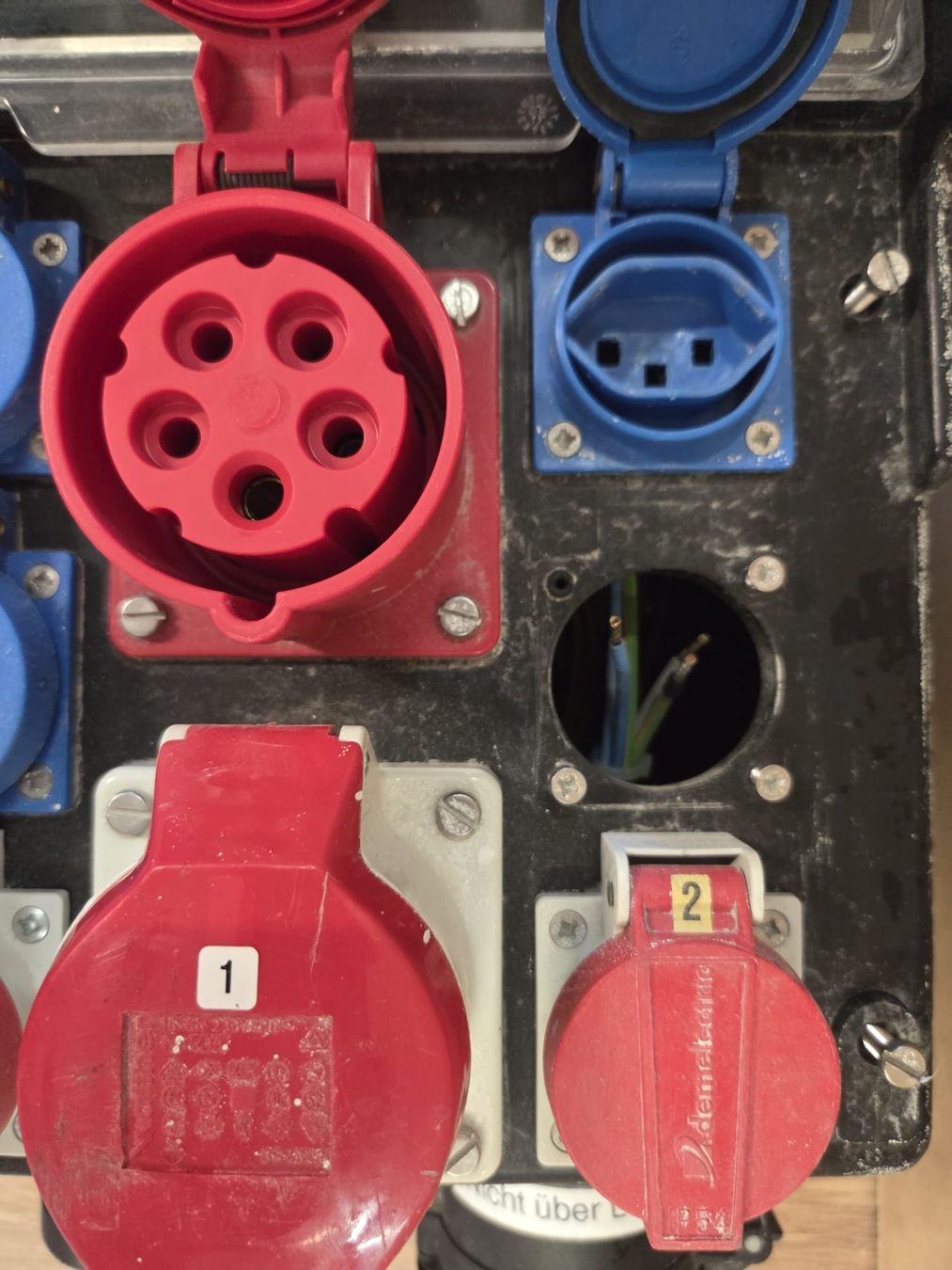 Elektrotechnik: Baustromverteiler 32A – Defekt aus Oberhasli von Cortina 2