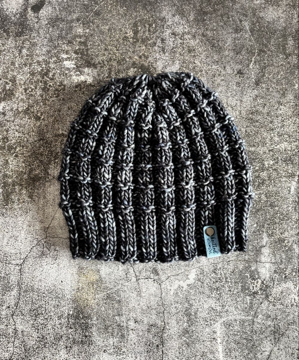 Copricapi, berretti & cappellini: Beanie neuf - pièce unique – Nuovo e nell'imballaggio originale da Randogne venduto da BonnieG 1
