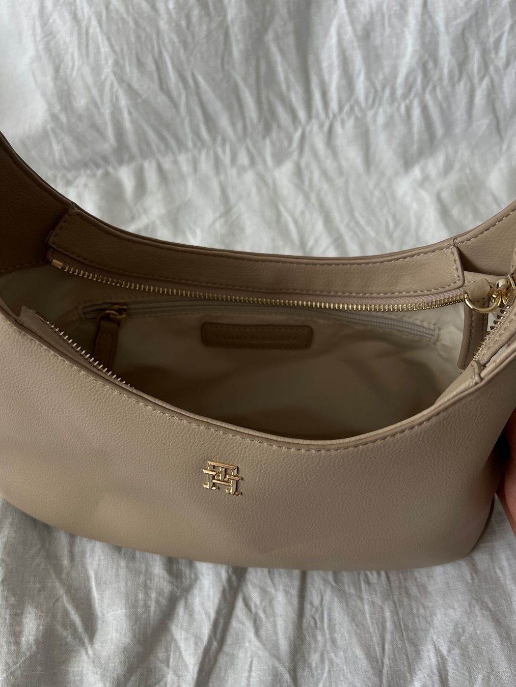 Tommy Hilfiger Borse da donna: TH Handtasche taupe, neuwertig! – Nuovo (secondo la descrizione) da Biberist venduto da pin_ywg6 3