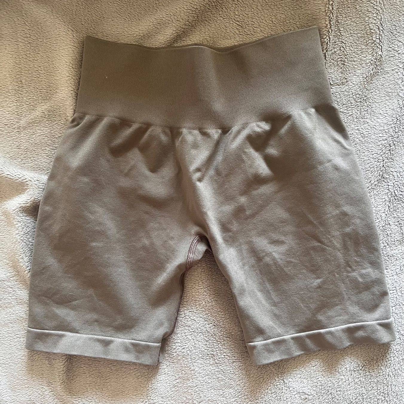 Teveo Leggings: Teveo Classy Shorts Taupe M – Gebraucht aus Riehen von fab_zz85 1