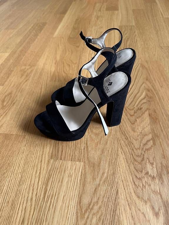 Damenschuhe: Sandali neri  – Gebraucht aus Massagno von lad_cv7t 1