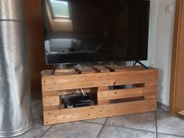 Paletten-TV-Möbel