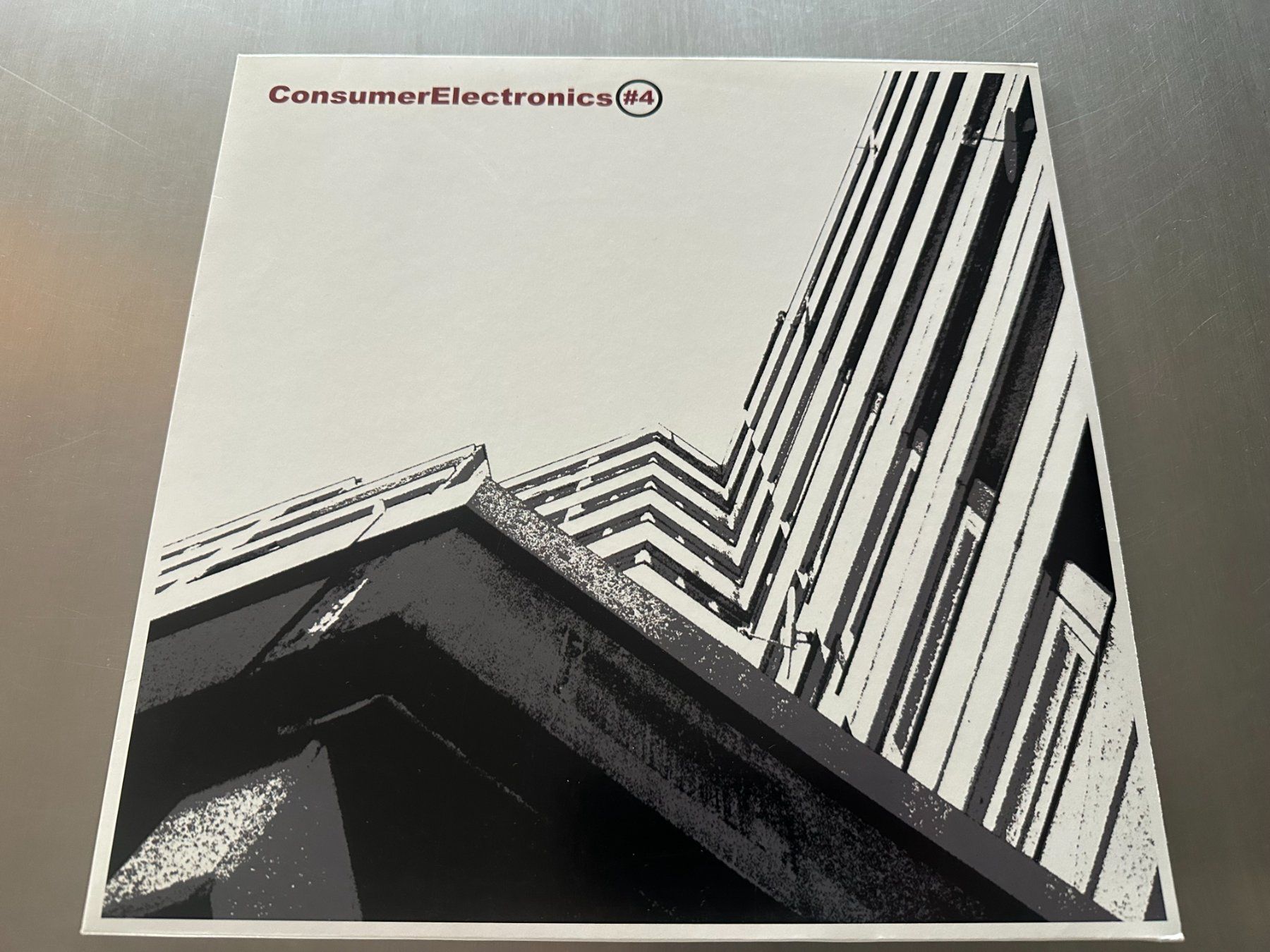 Dischi in vinile: CONSUMER ELECTRONICS 2LPS #4 - MUSIQUE INDUSTRIELLE – Usato da Sion venduto da jaipur1401