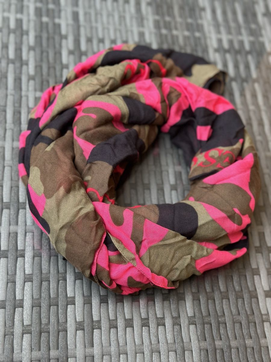 Guess Foulard & Sciarpe: GUESS Schal – Usato da Luzern venduto da Mademoiselle_Poulain