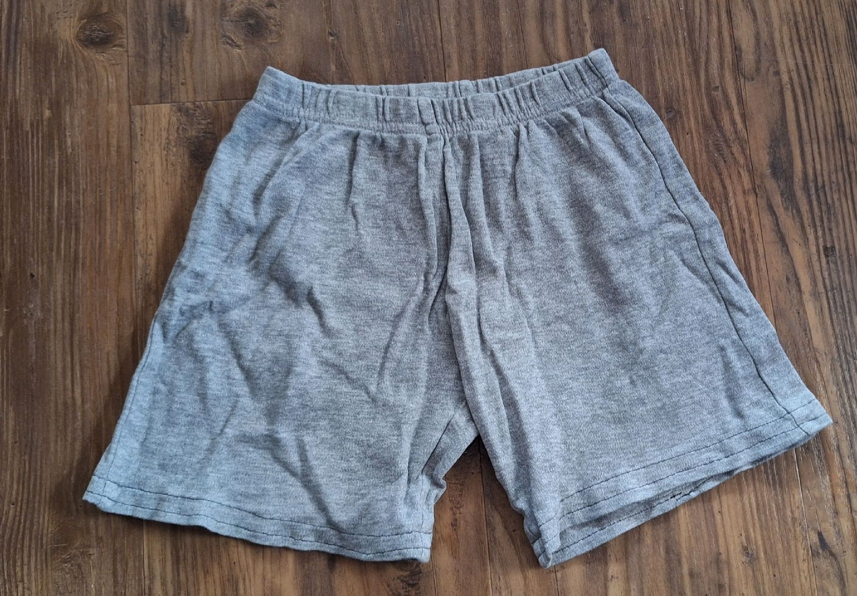 Pantaloni: Kurze Hose Grau Grösse 98 gebraucht – Usato da Morschach venduto da son_8fqy