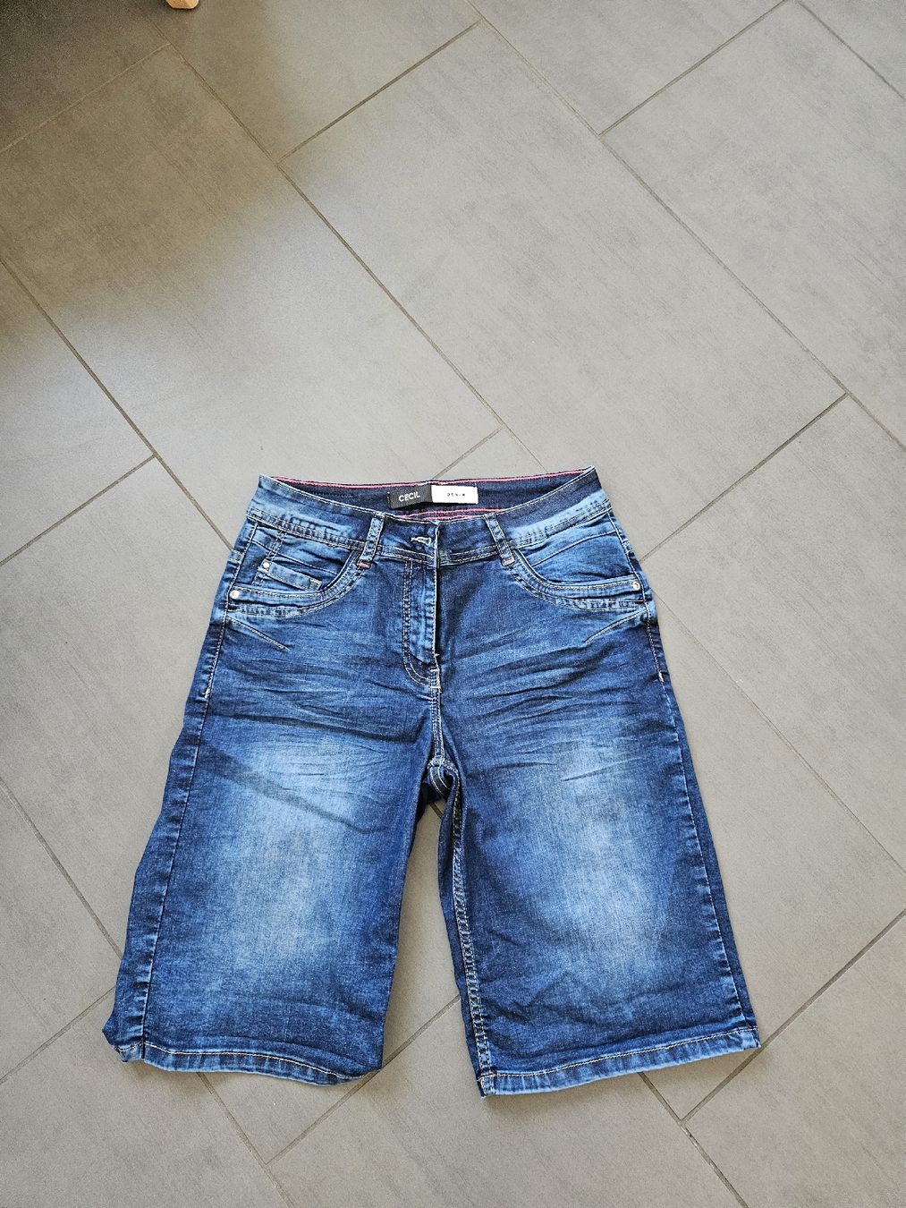 Cecil Jeans: Cecile – Neu (gemäss Beschreibung) aus Ennetbürgen von LebuniaNW 1