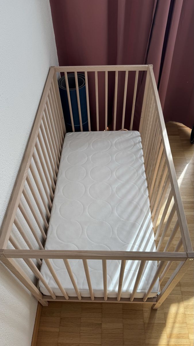 Lits: Kinderbett Holz hell mit Matratze  – D'occasion à Schlieren par and_z8fb 2