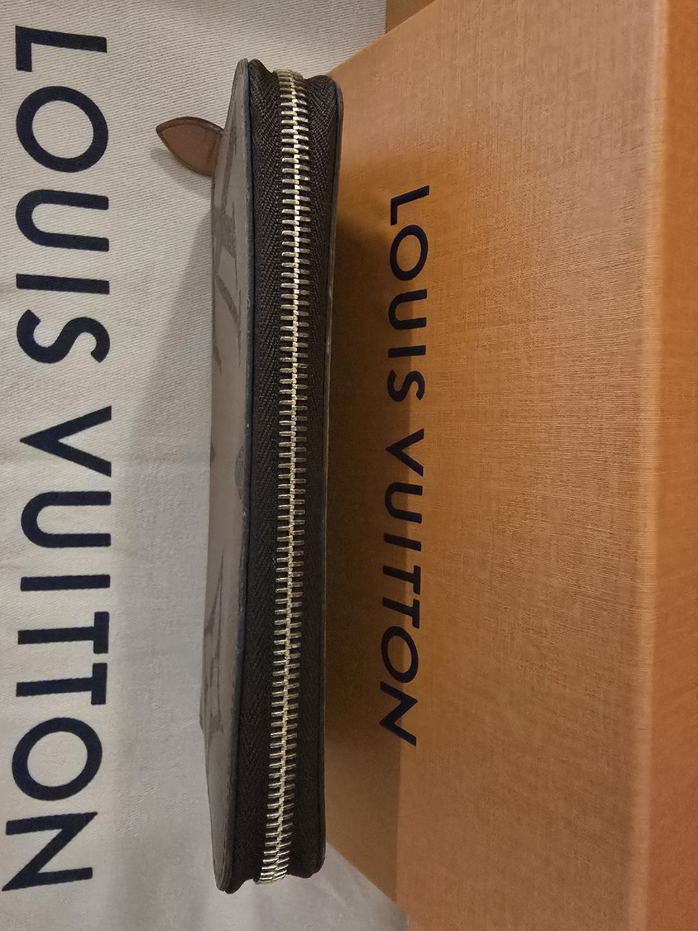 Louis Vuitton Portamonete: Louis Vuitton M69353 Zippy Geldbörse – Usato da Gattikon venduto da lavric_d 2