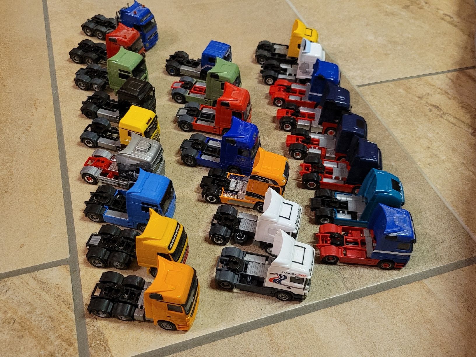 Herpa Kit di modellismo & Modellini statici: Herpa LKW's 1:87 – Usato da Hettiswil venduto da kuese85 8