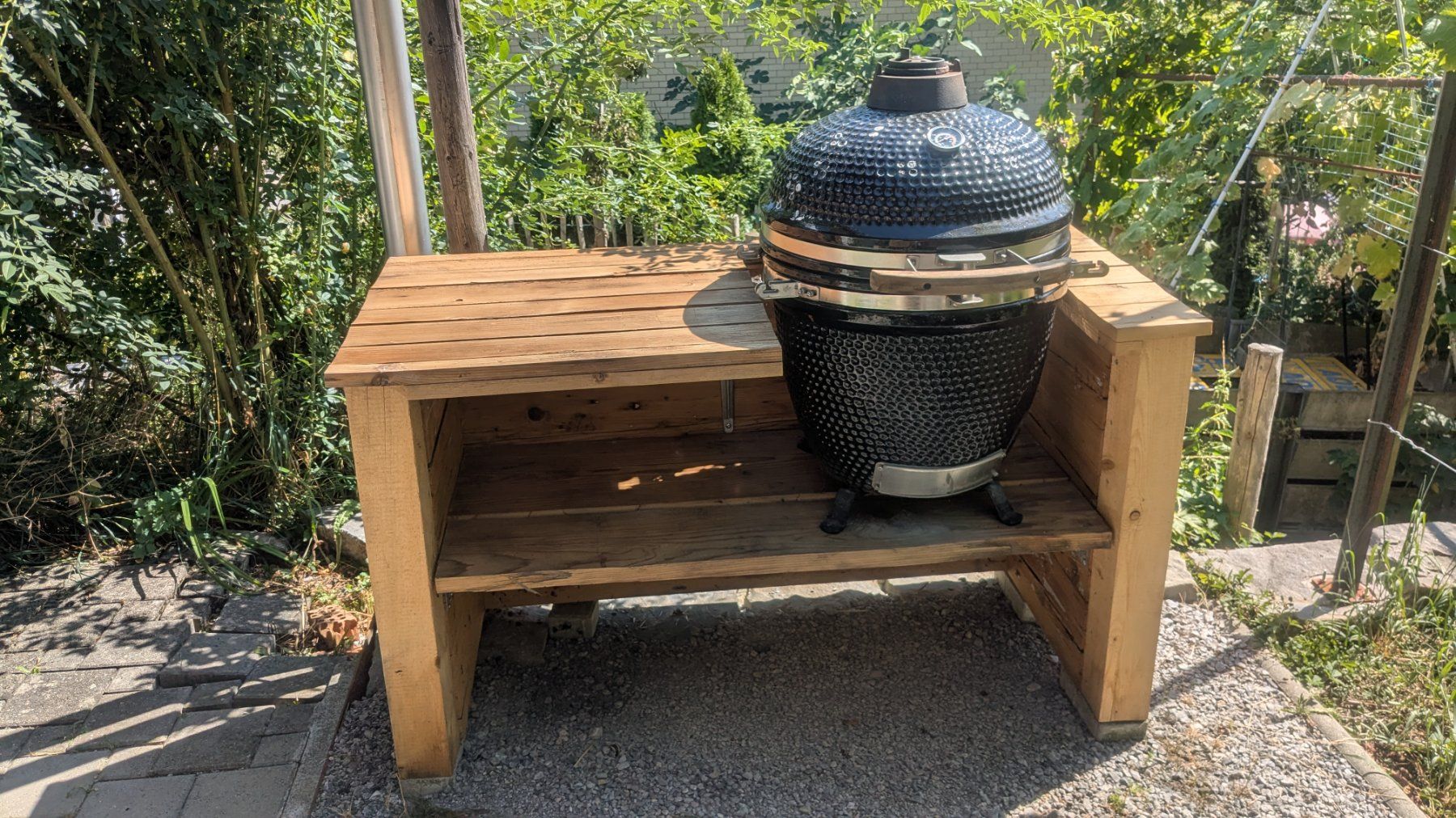 Grills: Keramik Grill L 46cm mit Tisch – Gebraucht aus Langnau im Emmental von Jurg01