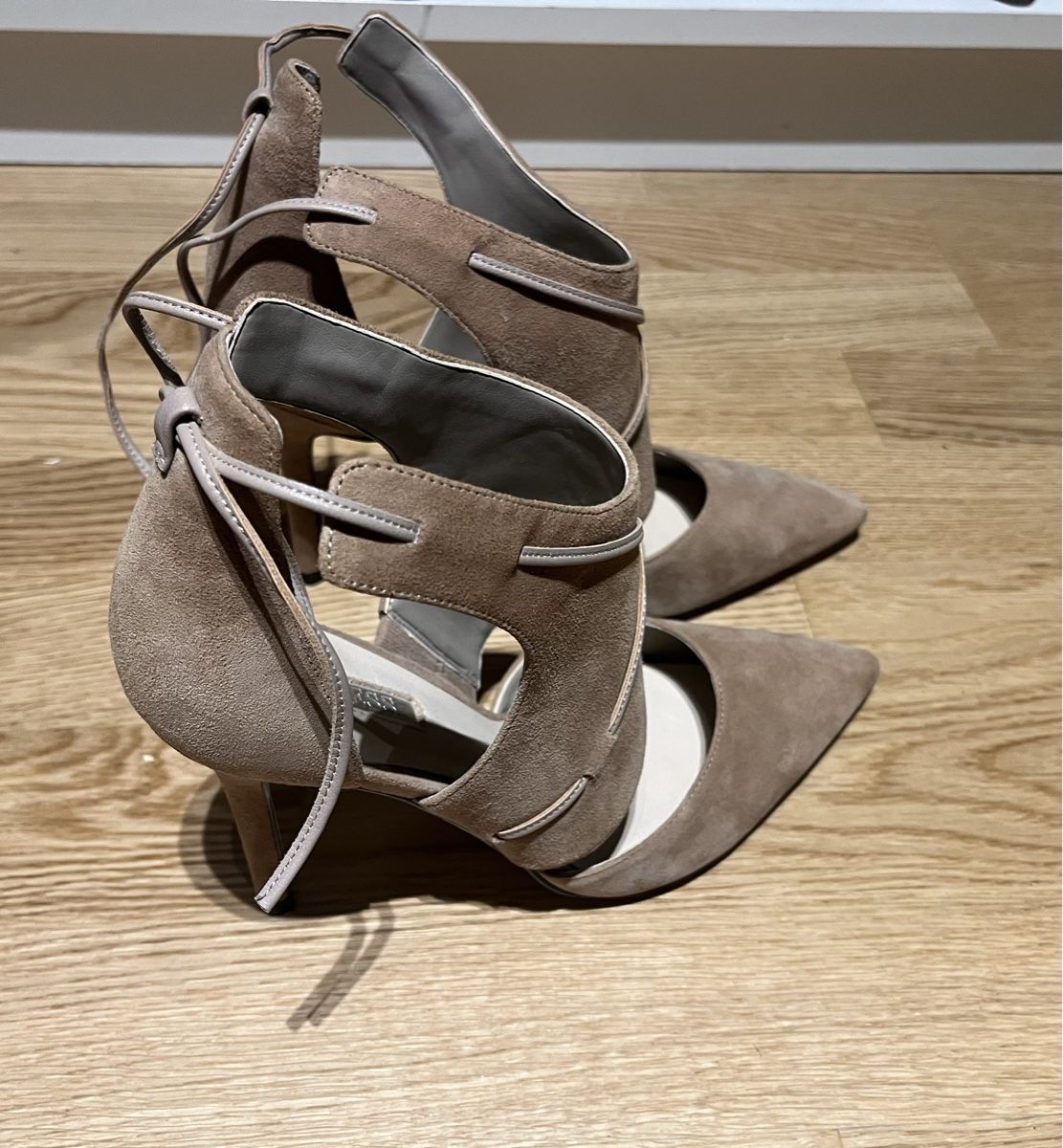 Guess Chaussures femmes: Escarpins en daim Guess – Neuf (Voir description) à Lutry par tat_2zxq 2