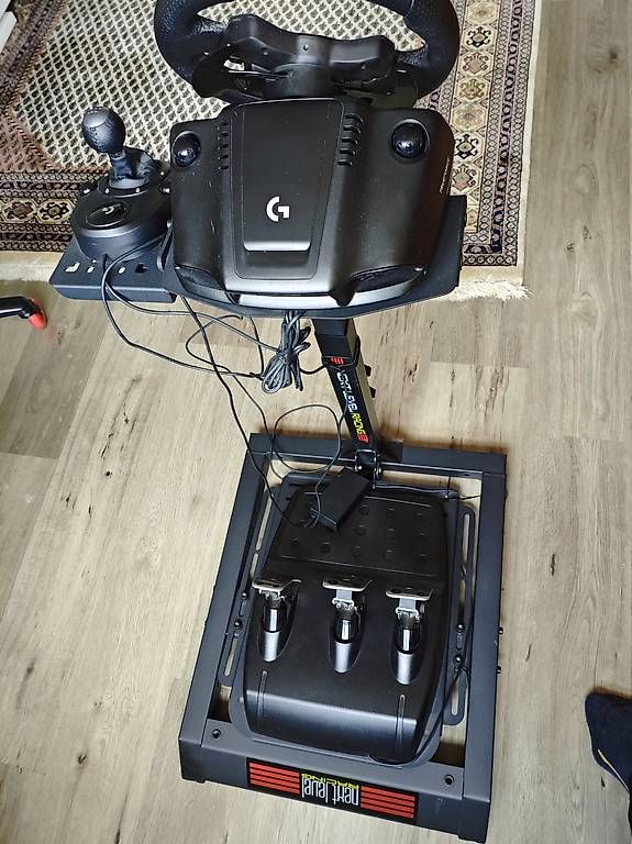 Console: Lenkrad Logitech PC mit Halterung  – Usato da Münchenstein venduto da Straus01