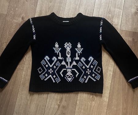 Pull en maille noir avec motif hivernal brodé, taille M