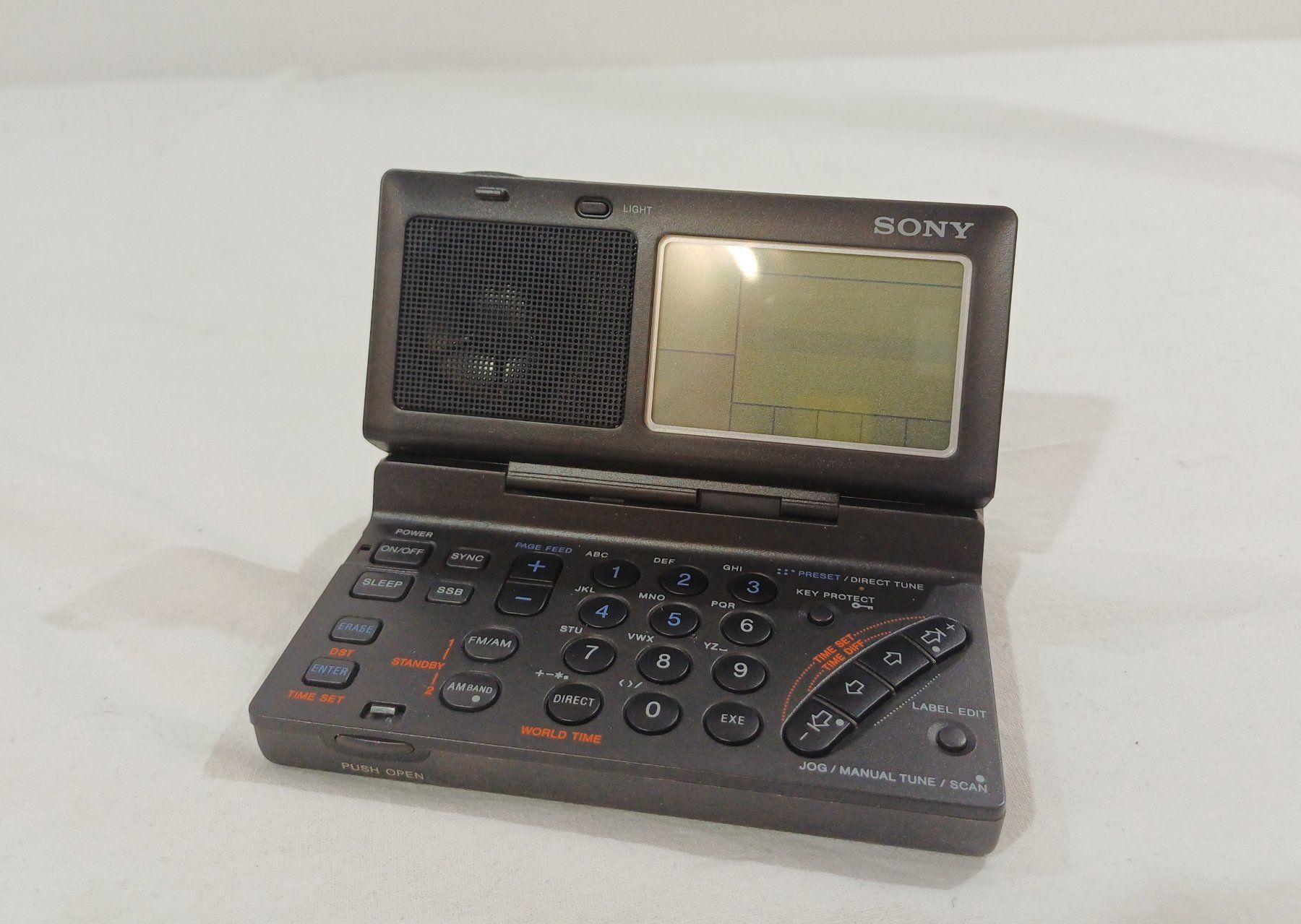 Sony Radio: Sony ICF-SW100S Weltempfänger – Usato da Luzern venduto da IG_Arbeit 1