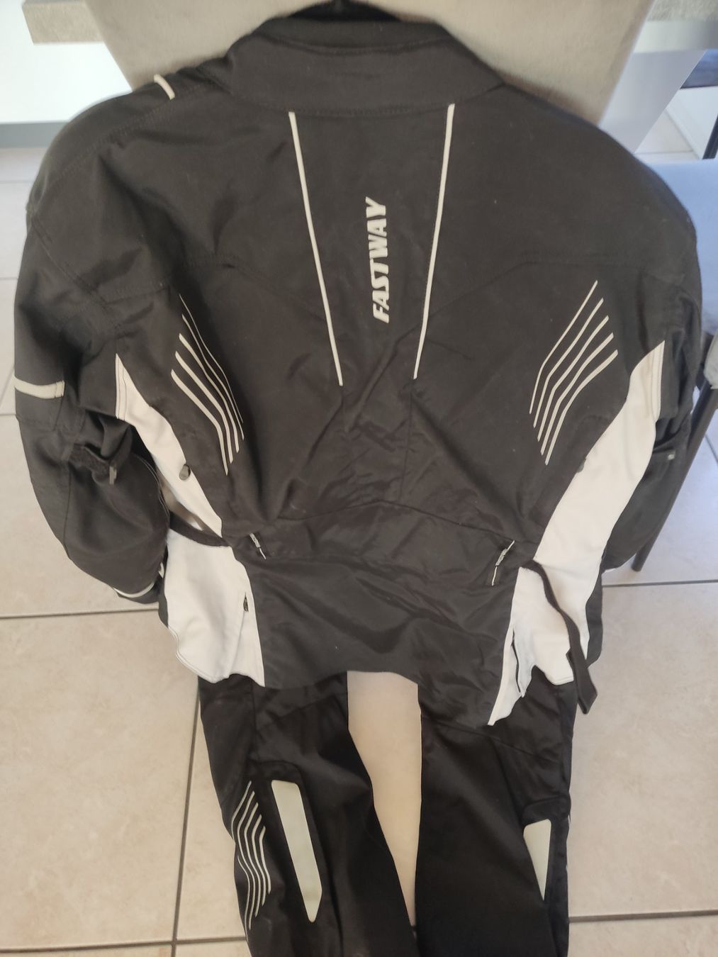 Completi & Tailleur: Fastway Motorrad Kombi Grösse 46 – Usato da Muttenz venduto da Darisha 3