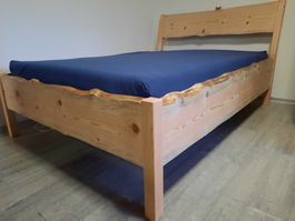 Bett Massivholz