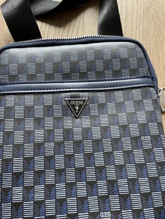 Guess Umhängetasche Herren Schwarz/Blau - Neuwertig! (54)