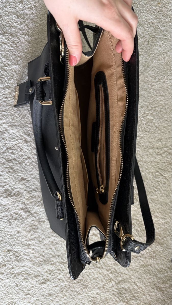 Navyboot Borse da donna: Elegante schwarze Ledertasche von Navyboot mit Schultergurt – Usato da Rombach venduto da mel_c8vx 4